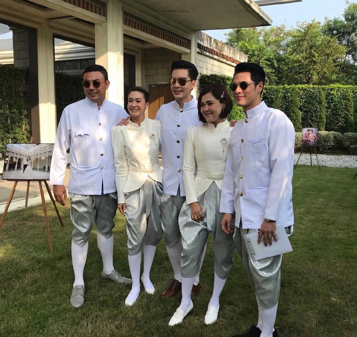 เอมี่ กลิ่นประทุม อวดความเท่แบบไทย ในฐานะเพื่อนเจ้าบ่าว เคลลี่