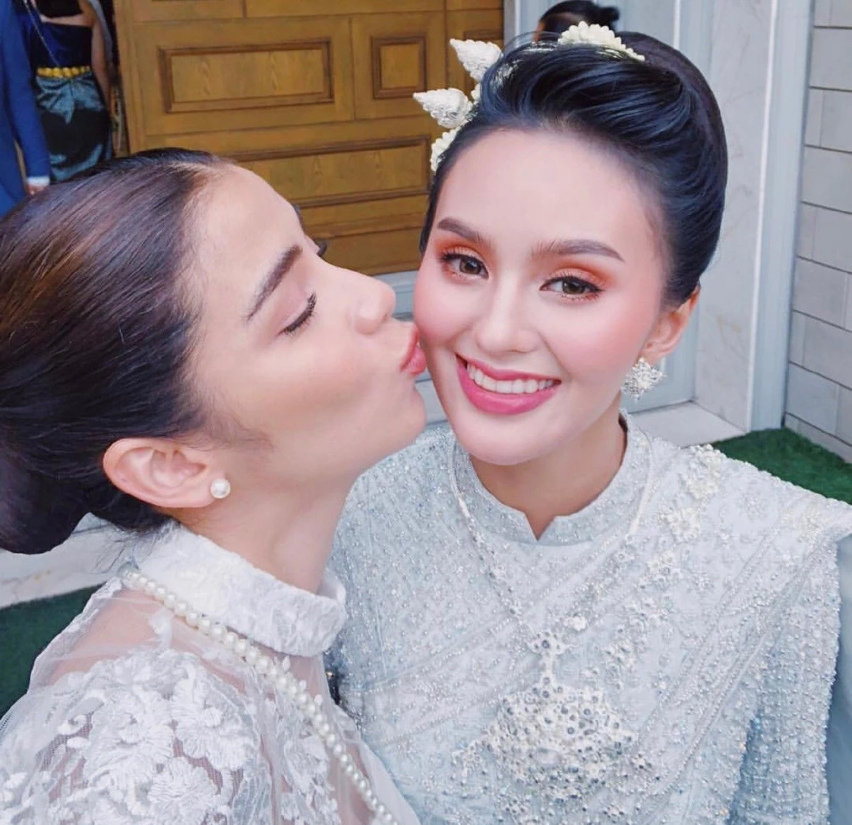 ชื่นมื่น! เคลลี่ ยกขันหมากสู่ขอ น้องนาย เรียบง่ายอบอุ่น