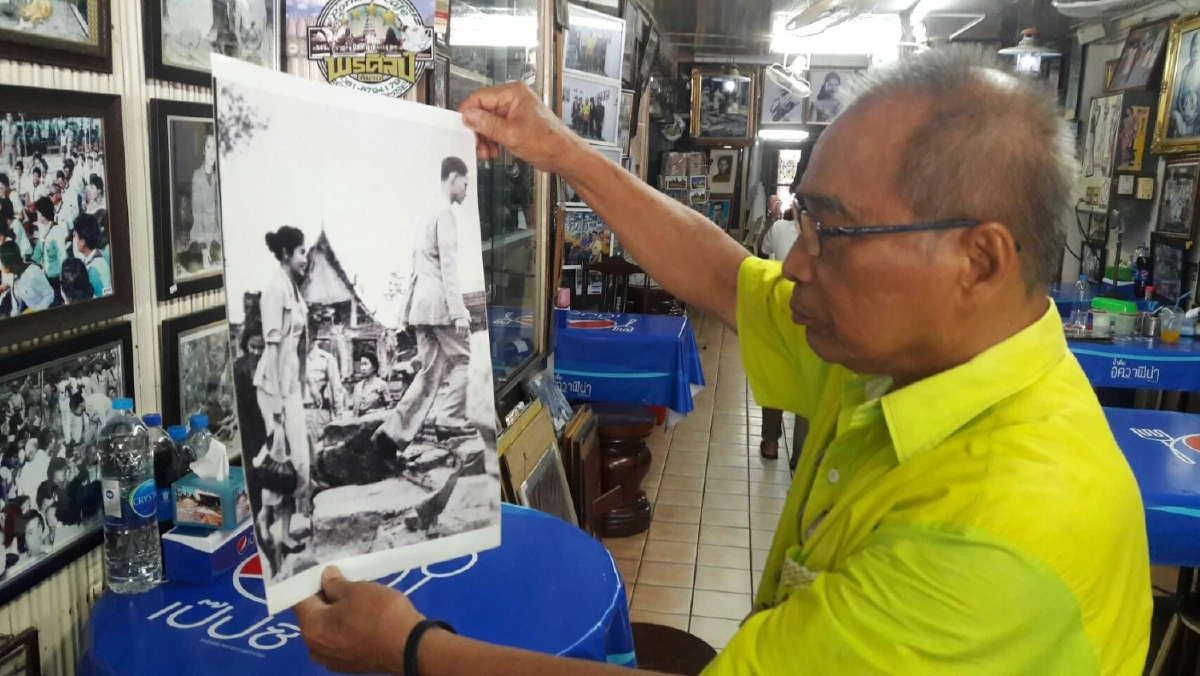 จงรักภักดีไม่เสื่อมคลายคุณตาสะสมรูปในหลวงร.9ติดทั่วร้านกว่า200ภาพ