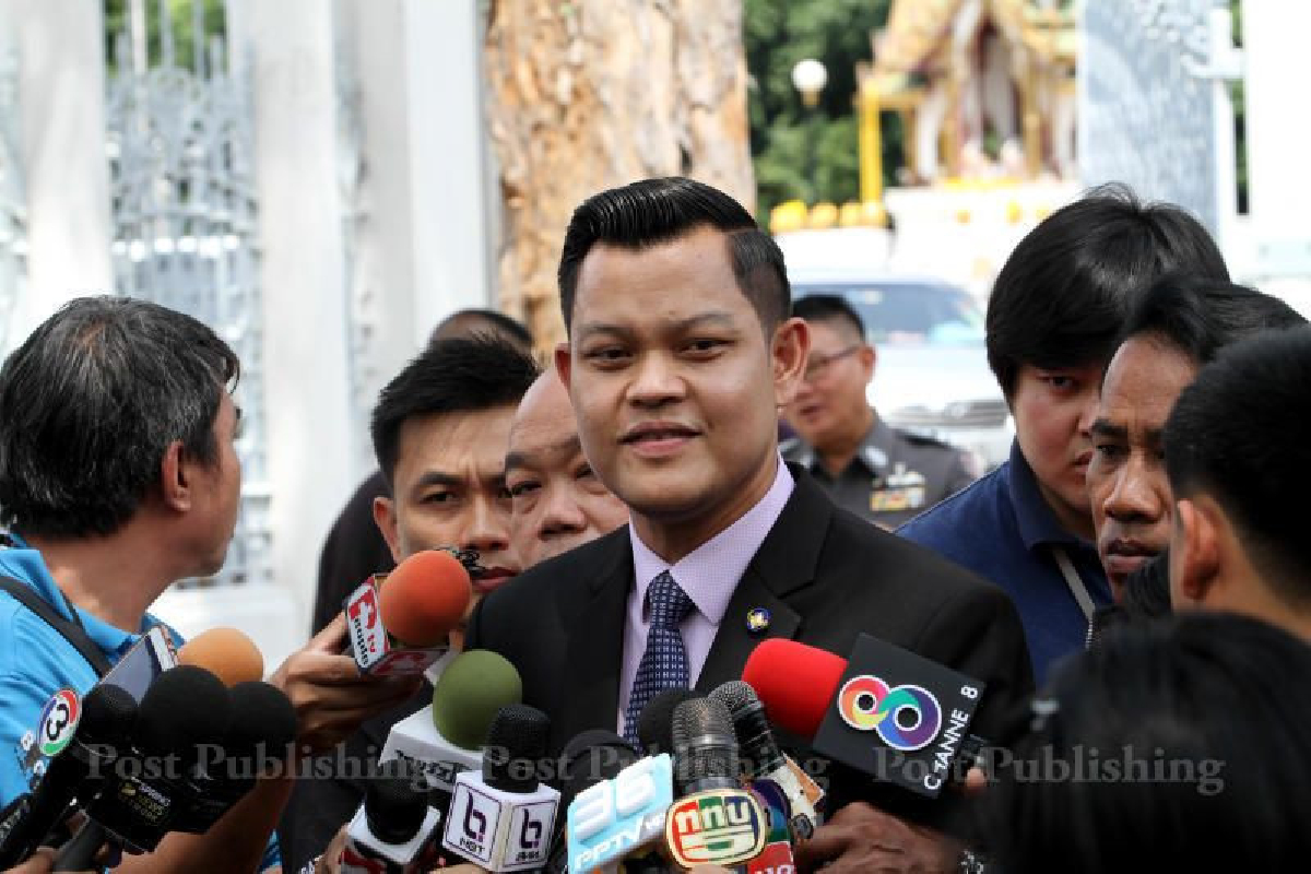 โฆษกสามมิตรลาออกที่ปรึกษารองประธานสนช. ลุยการเมืองเต็มตัว โฆษกสามมิตรลาออกที่ปรึกษารองประธานสนช. ลุยการเมืองเต็มตัว
