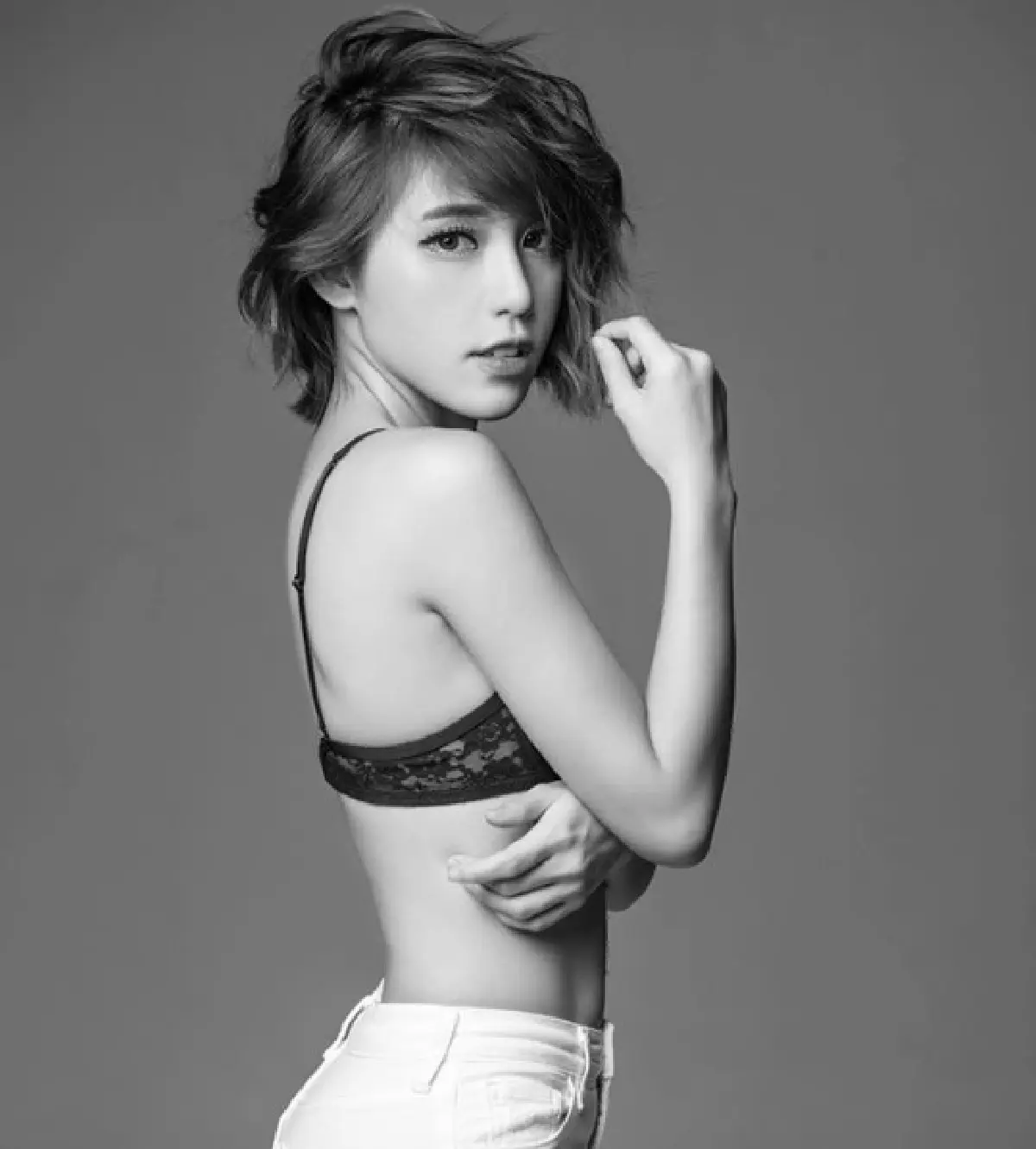 "แอปเปิ้ล สีสะเหงียน” ภรรยา “ฟลุค จิระ” ขออวดความเซ็กซี่ไซส์มินิ แต่แซ่บไร้คำบรรยาย