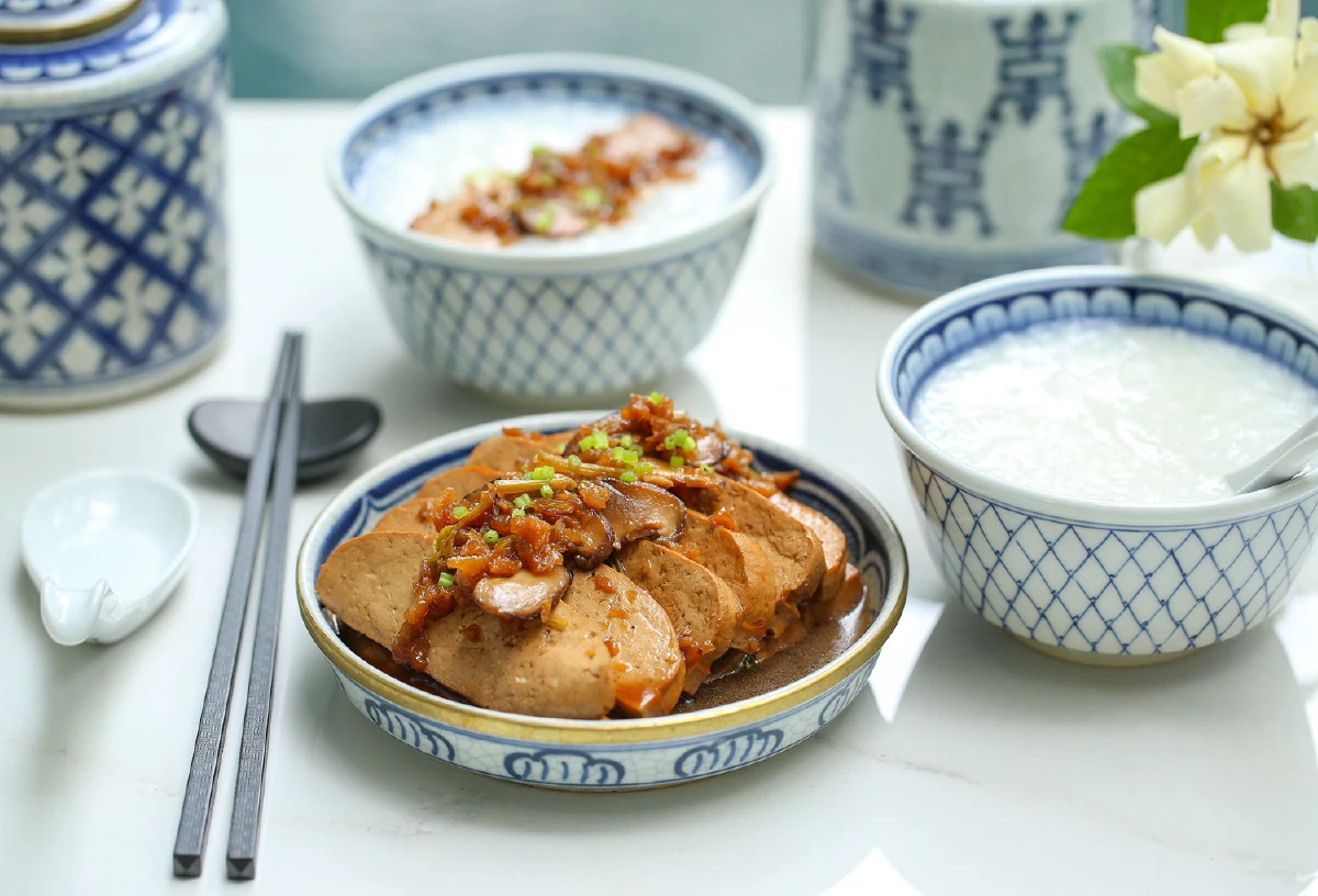 ข้าวต้มกุ๊ย พุ้ยกับแกล้ม เต้าหู้พะโล้