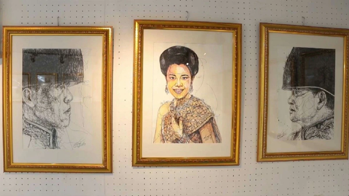 รำลึกร.9ศิลปินขอนแก่นใช้ปากกาดำวาดภาพให้ผู้สนใจร่วมชมพระอัจฉริยภาพ