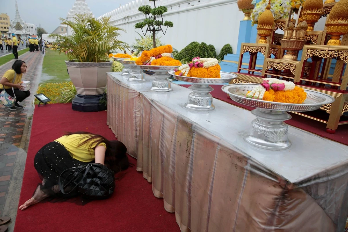 สมเด็จพระเจ้าอยู่หัวโปรดเกล้าฯทำซุ้มร.9ให้ถวายสักการะน้อมรำลึก13ต.ค.