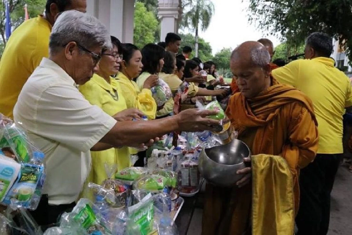 พสกนิกรทั่วไทย น้อมรำลึกในหลวงรัชกาลที่ 9
