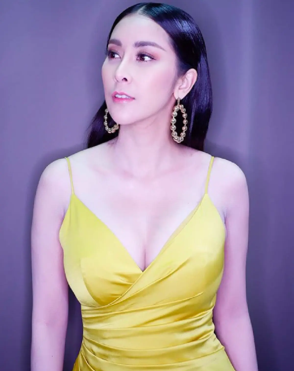 10 ภาพเด็ด "ใหม่ สุคนธวา” กับทรวดทรงสุดแซ่บ ในชีวิตจริงนั้นแซ่บยิ่งกว่า