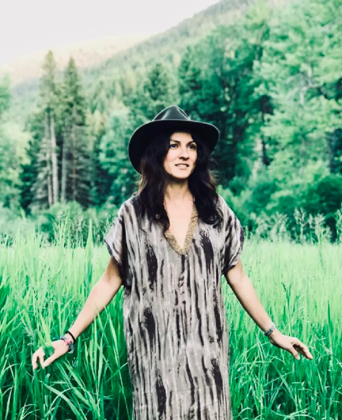 อยากรู้เหมือนกันว่าเพราะอะไร.. “โม้นา ราโมน่า” โพสต์คำถามคาใจ ทำไมพระเอกดังถึงเปลี่ยนไป