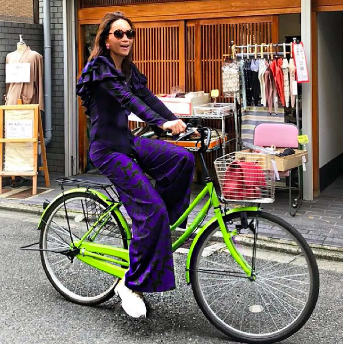 ไม่ได้มาเล่นๆ ส่องแฟชั่นทริปญี่ปุ่น “บี น้ำทิพย์” เป๊ะปัง ชนะทุกชุด