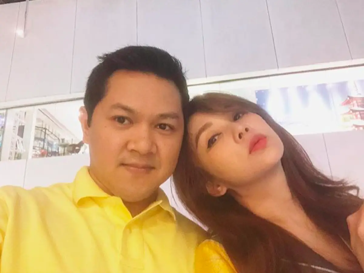 ขอสวีทบ้าง "พ่อป๊อบ” ควง "แม่เป้ย” หนีลูกเที่ยวเบาๆ พร้อมอวดภาพหวานสองต่อสอง