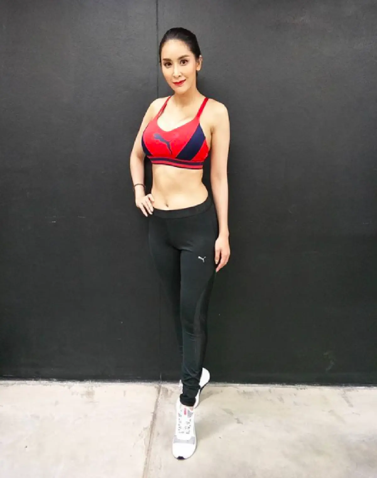 10 ภาพเด็ด "ใหม่ สุคนธวา” กับทรวดทรงสุดแซ่บ ในชีวิตจริงนั้นแซ่บยิ่งกว่า