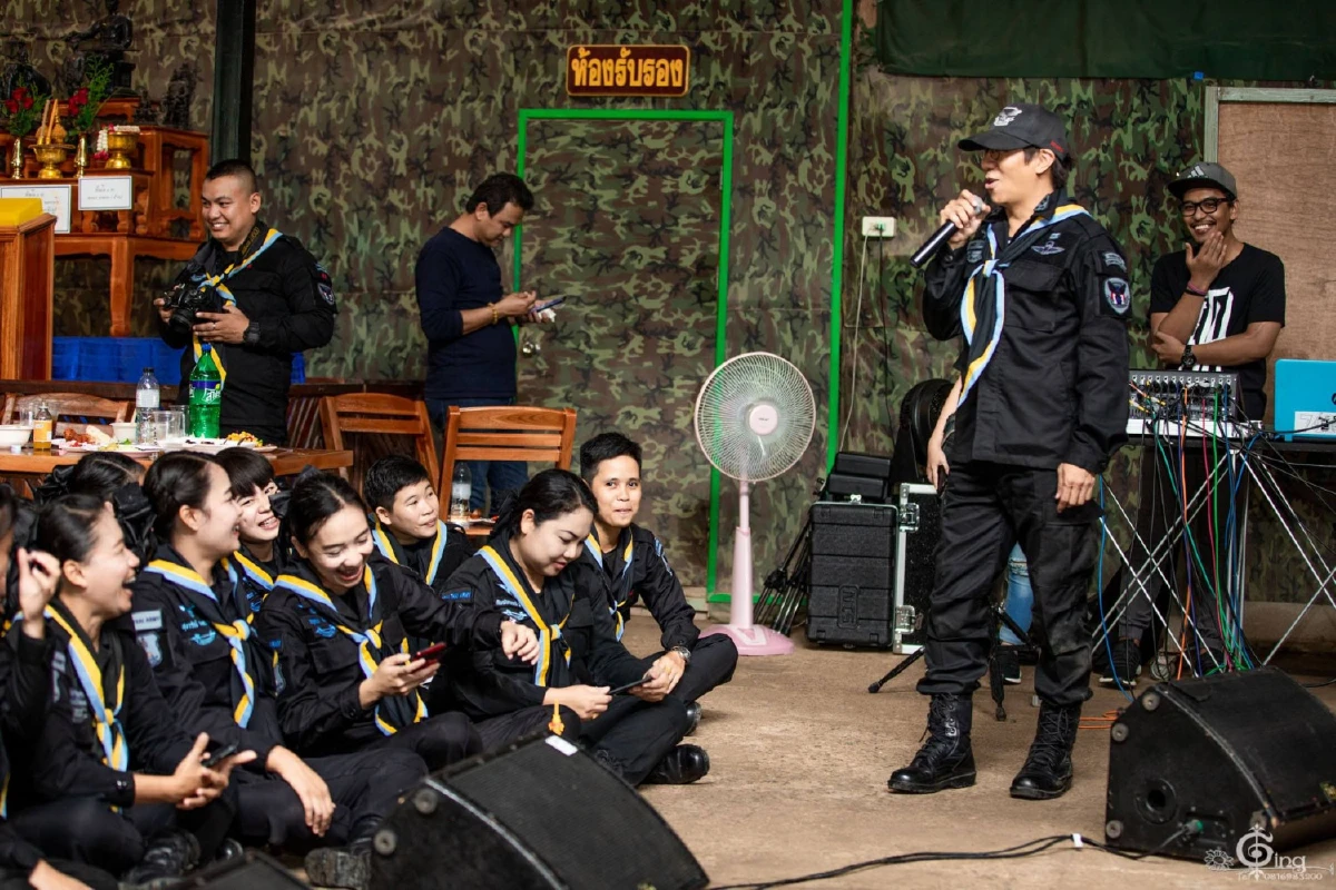 "โน้ส-อุดม" สวมบท ผบ. สร้างรอยยิ้มและความสุขให้ทหารใต้