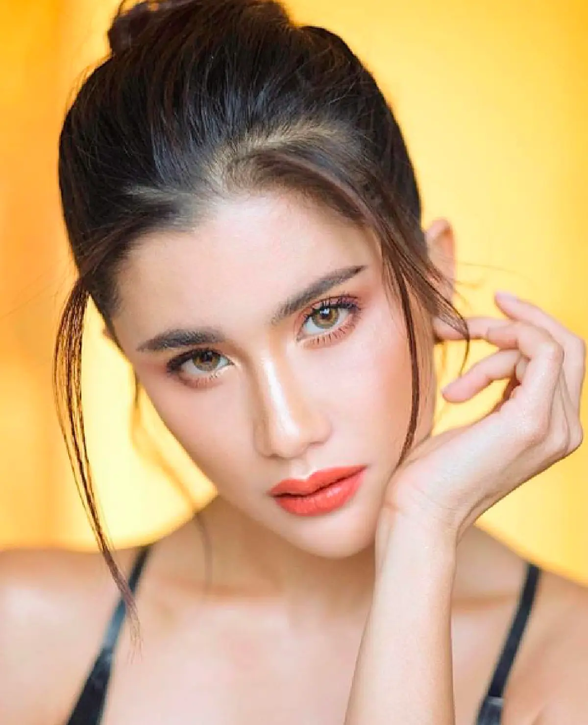 สาวเพอร์เฟค! “ปู ไปรยา” กับท่าโพสถ่ายรูป ที่แม้โลเคชั่นจะธรรมดา แต่ก็ยังคงสวยเป๊ะ