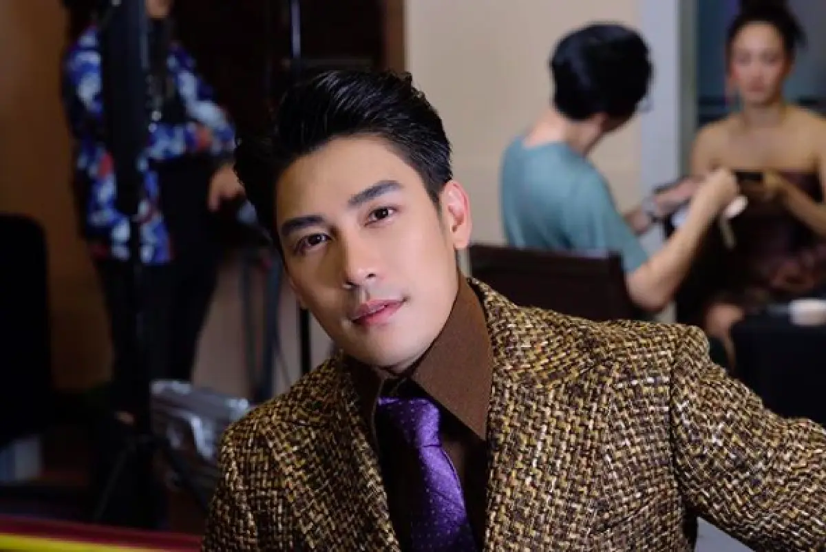 เหล่าคนดังใส่ผ้าไทยมาร่วมงานแถลงข่าวภาพยนตร์ "นาคี 2” อย่างหนาแน่น