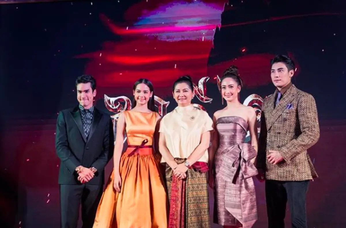 “อ๊อฟ พงษ์พัฒน์” นั่งรถเข็นออกงานครั้งแรกหลังออกจากโรงพยาบาล ร่วมงานรอบปฐมทัศน์ “นาคี 2”