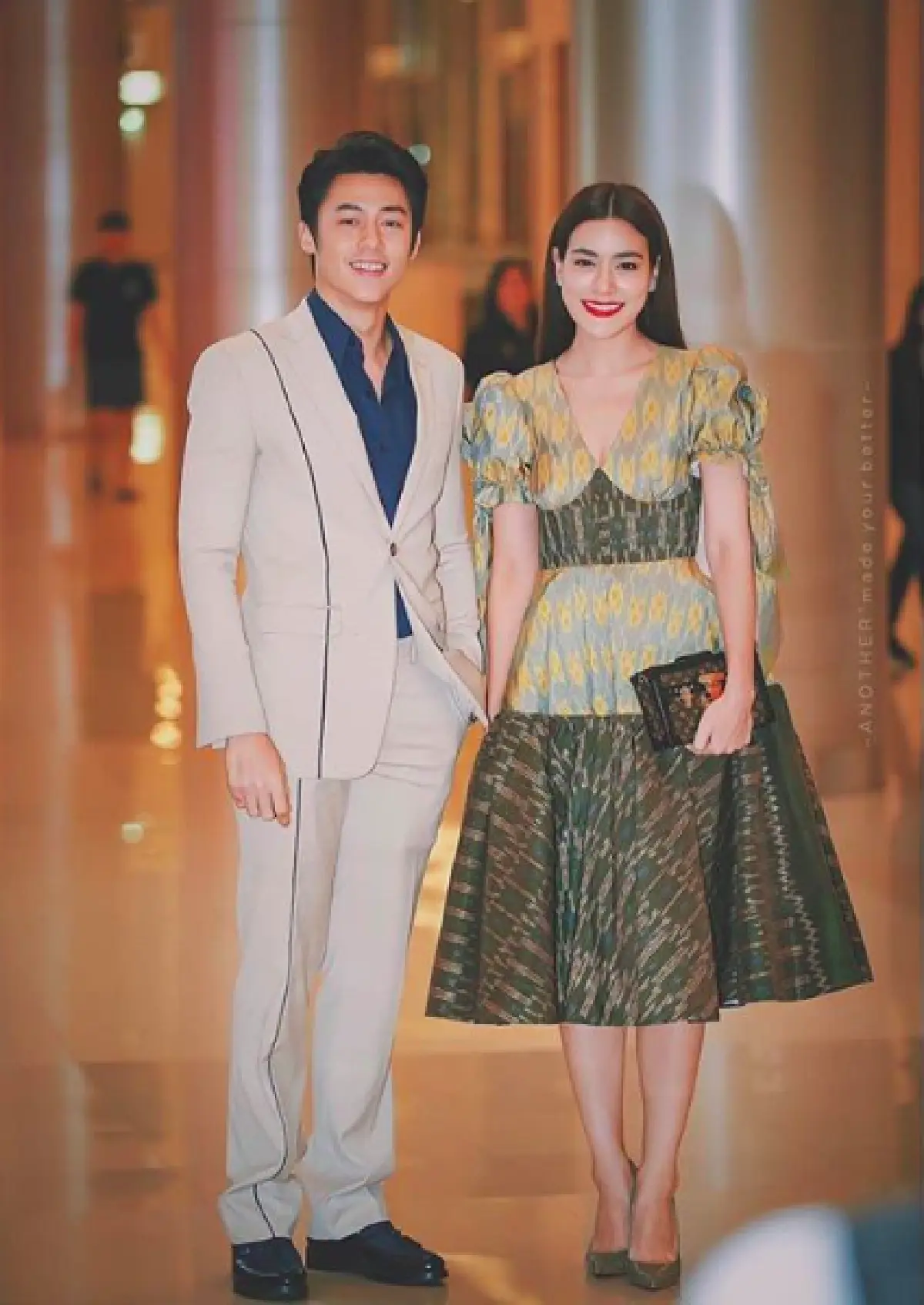 เหล่าคนดังใส่ผ้าไทยมาร่วมงานแถลงข่าวภาพยนตร์ "นาคี 2” อย่างหนาแน่น