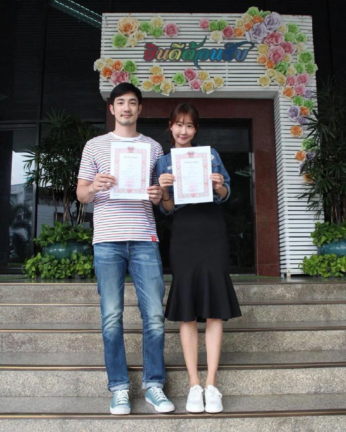 อ้วน รังสิต ควงภรรยาเกาหลีจดทะเบียนสมรส แคปชั่นฮาขอมอบหนี้สินครึ่งหนึ่งให้เธอ