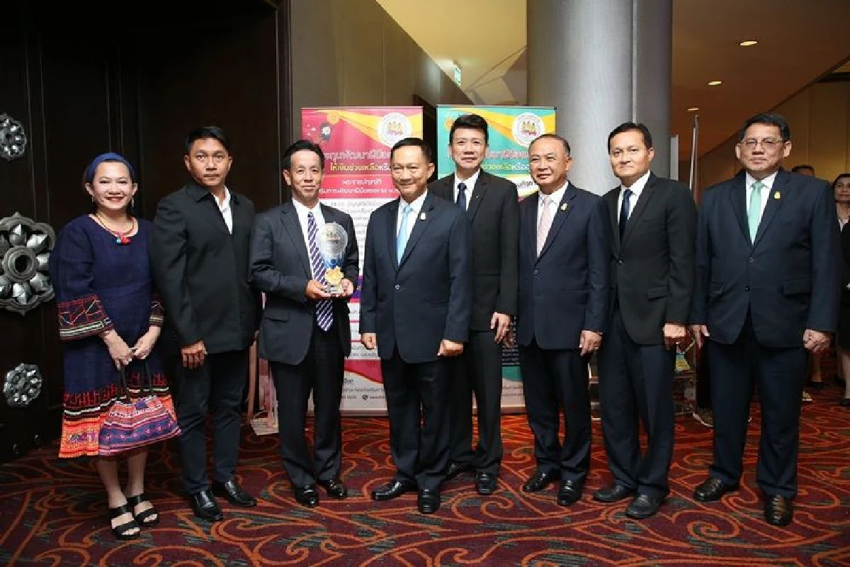 "ไดกิ้น" รับรางวัลสถานประกอบกิจการดีเด่นต่อเนื่อง 2 ปีซ้อน ตอกย้ำสุดยอดผู้นำองค์กรคุณภาพด้านส่งเสริมพัฒนาฝีมือแรงงาน