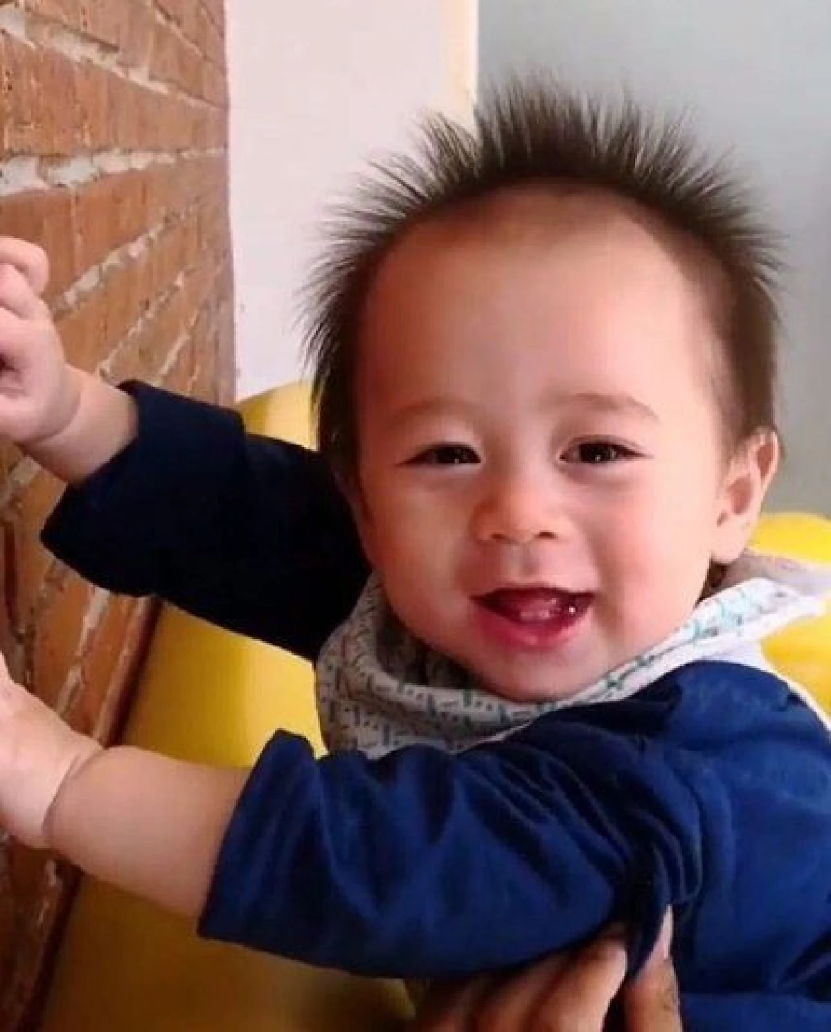 ละลายกันไปข้าง “พี่สายฟ้า” ลูกชาย “แม่ชม” กับรอยยิ้มที่ทำสาวๆ ละสายตาไมไ่ด้