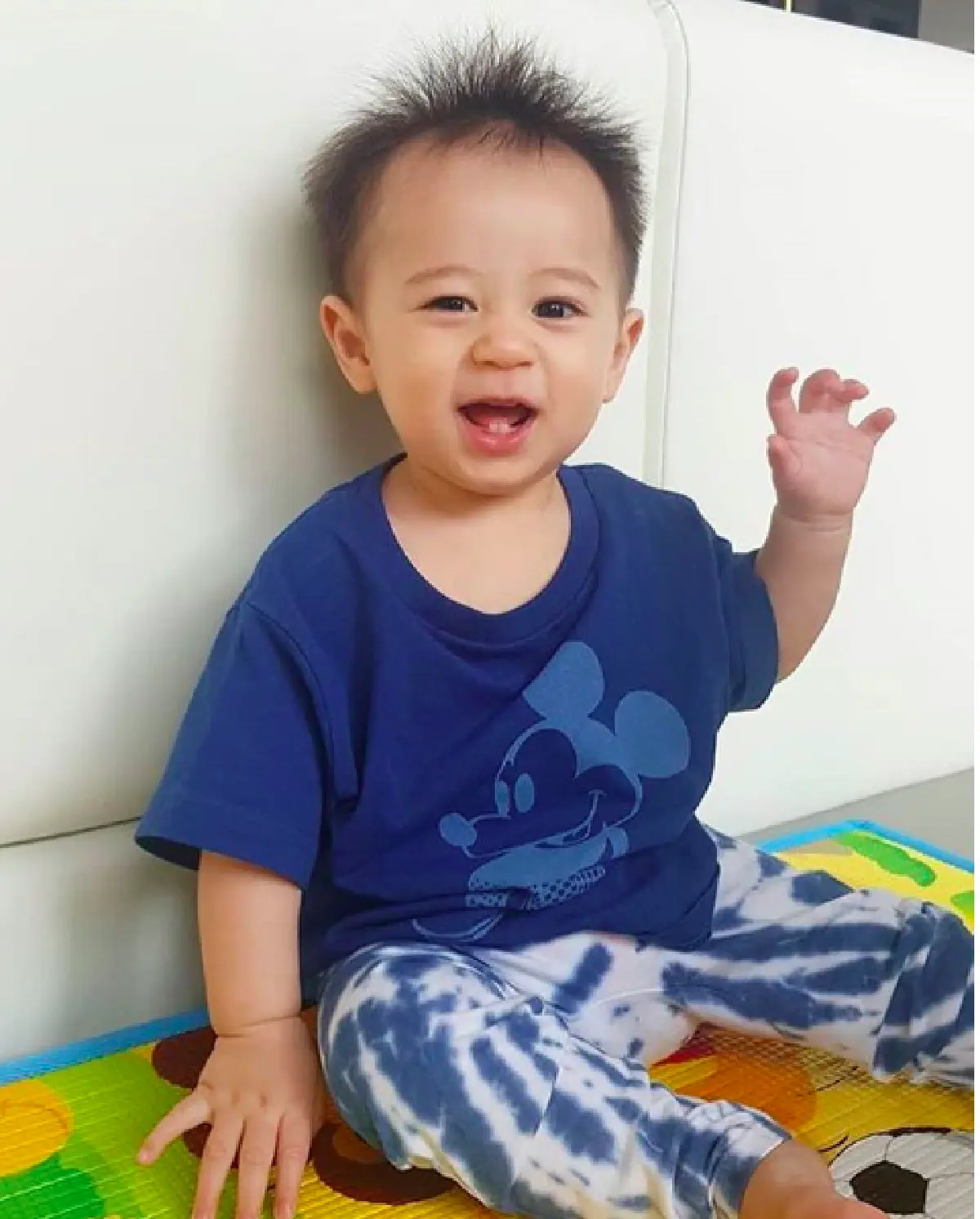 ละลายกันไปข้าง “พี่สายฟ้า” ลูกชาย “แม่ชม” กับรอยยิ้มที่ทำสาวๆ ละสายตาไมไ่ด้