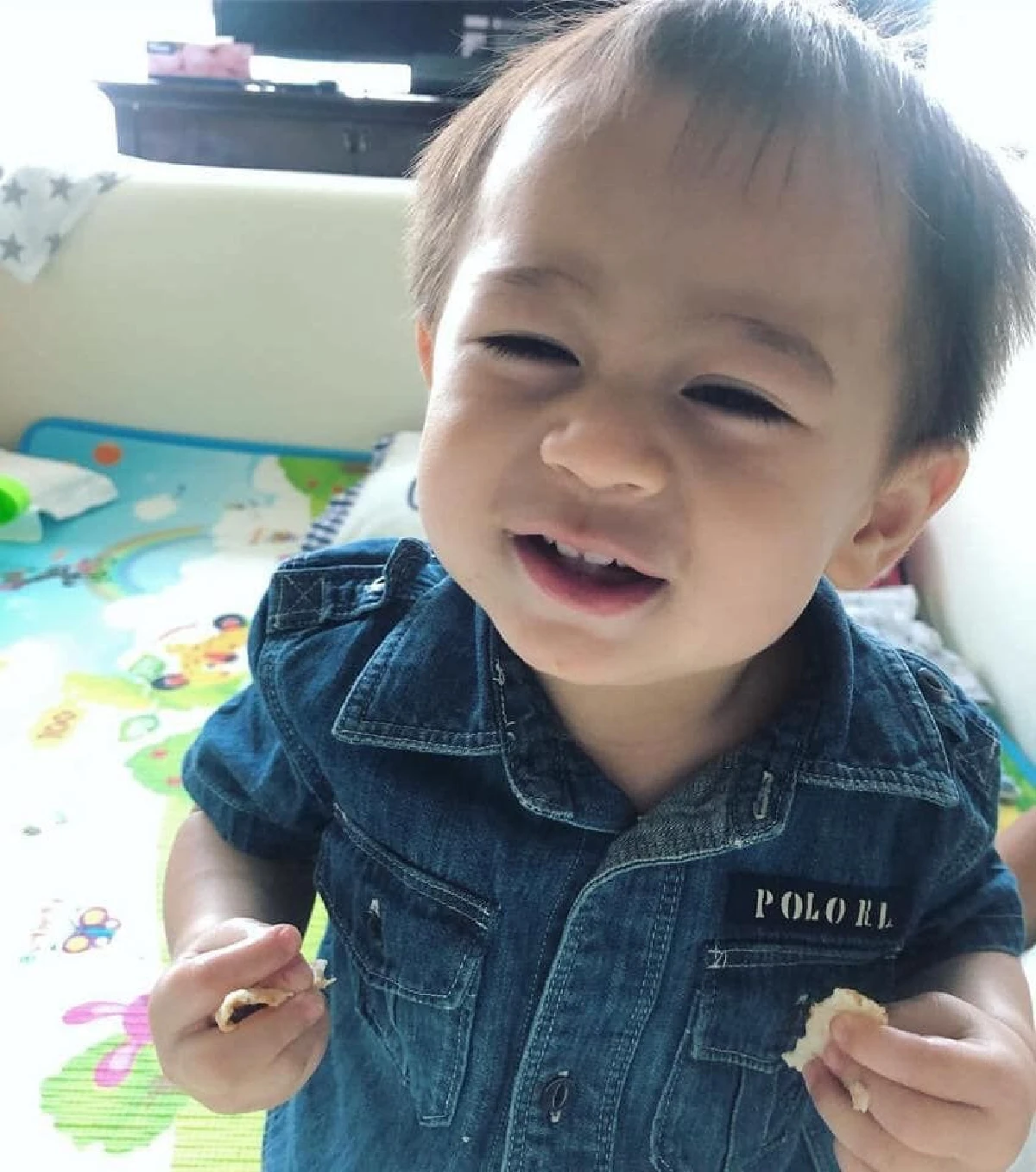 ละลายกันไปข้าง “พี่สายฟ้า” ลูกชาย “แม่ชม” กับรอยยิ้มที่ทำสาวๆ ละสายตาไมไ่ด้