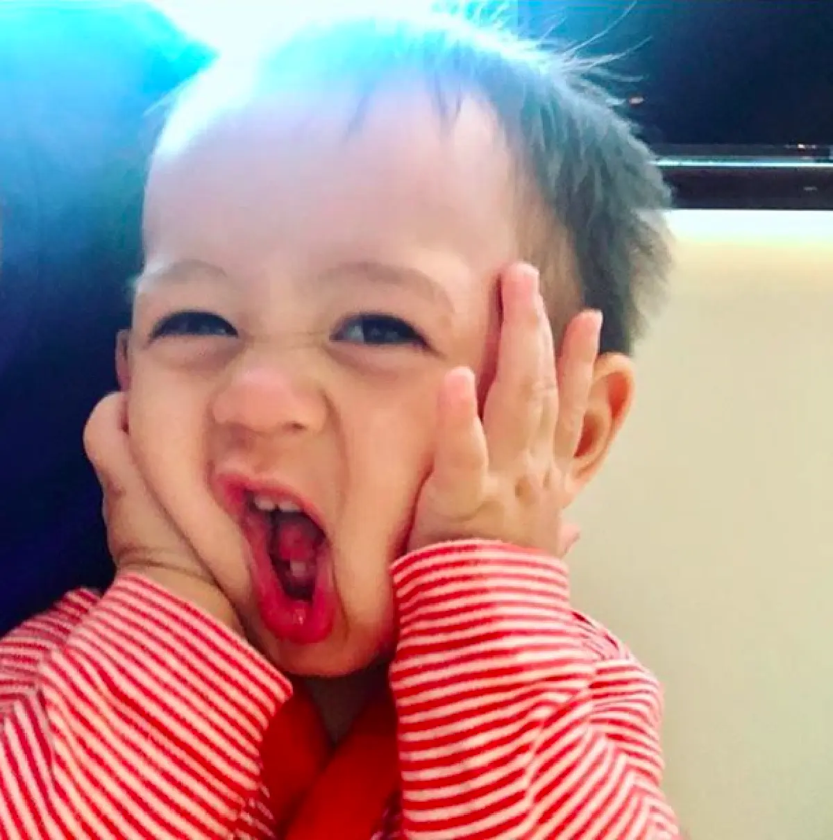 ละลายกันไปข้าง “พี่สายฟ้า” ลูกชาย “แม่ชม” กับรอยยิ้มที่ทำสาวๆ ละสายตาไมไ่ด้