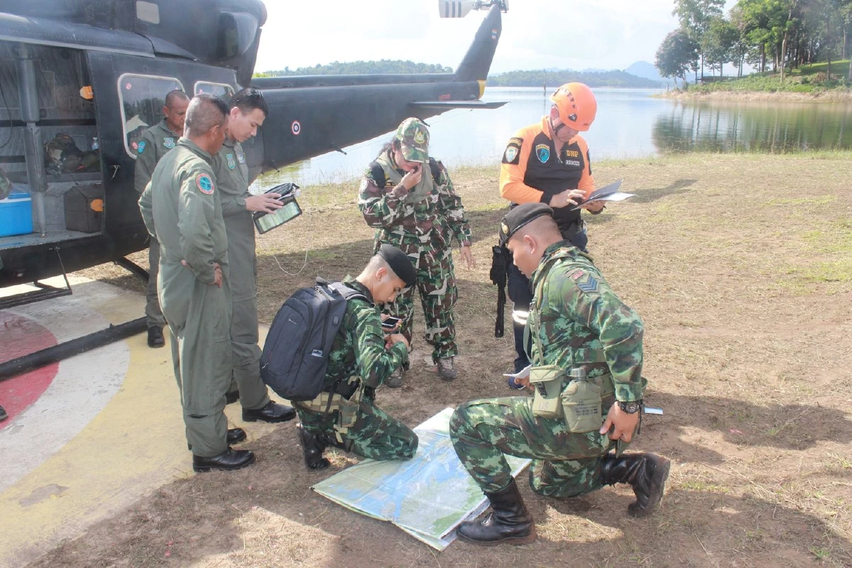 รออากาศเปิดฮ.ค่ายสุรสีห์เตรียมบินช่วยนักท่องเที่ยวตกหน้าผา