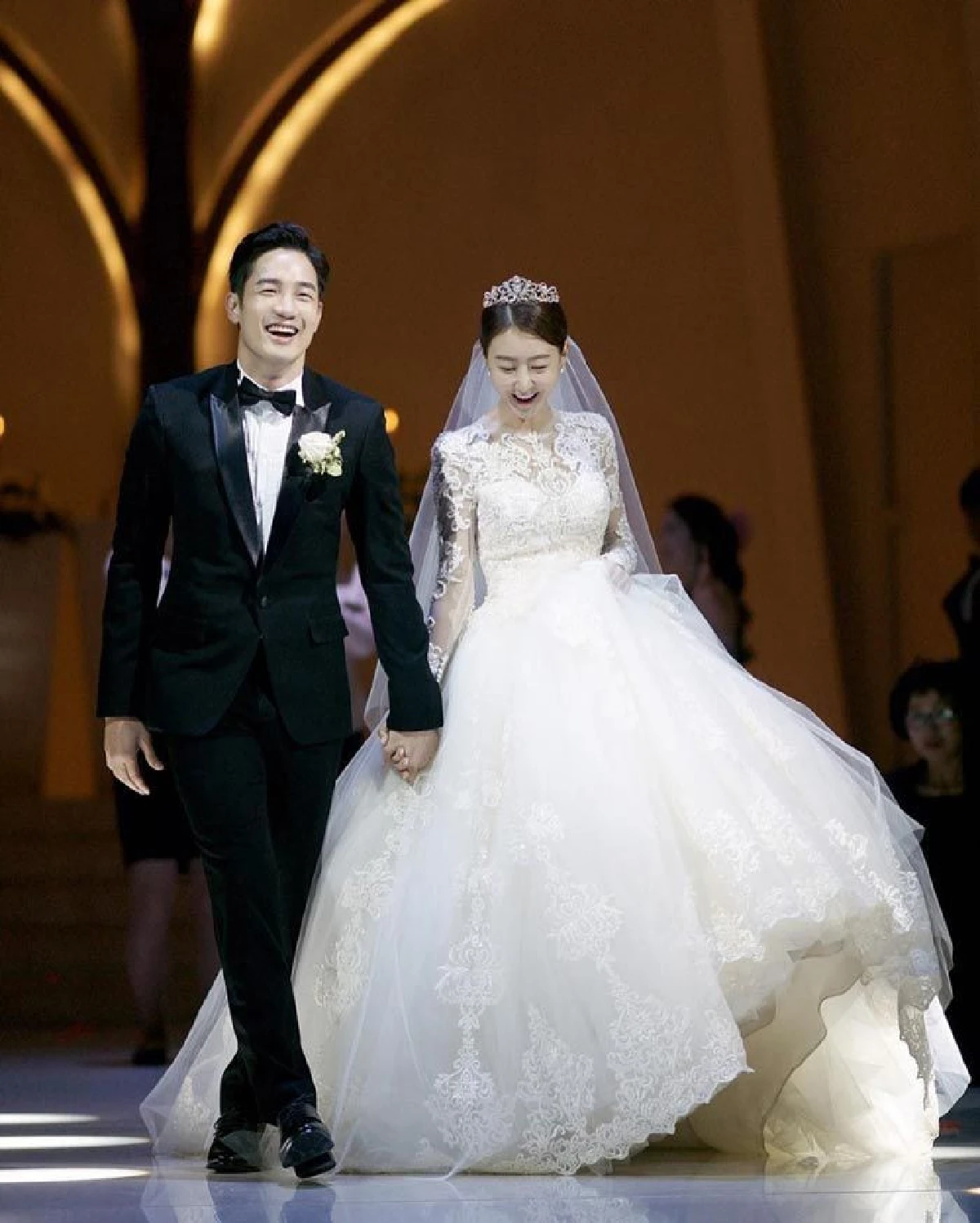 อ้วน รังสิต ควงภรรยาเกาหลีจดทะเบียนสมรส แคปชั่นฮาขอมอบหนี้สินครึ่งหนึ่งให้เธอ