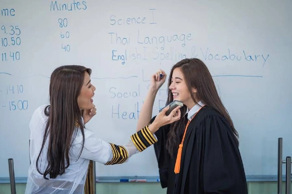 เก้า สุภัสสรา ในชุดครุยสวยสง่า ลั่นไม่ขอรับดอกไม้..เปลี่ยนเป็นทำบุญร่วมกัน