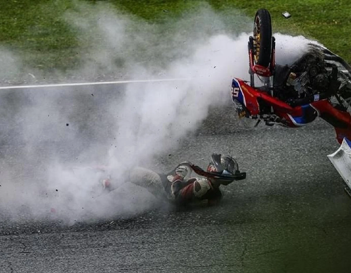 จอนนี่ อันวา เผยภาพนาทีระทึก! หลังเกิดอุบัติเหตุขณะแข่งมอเตอร์ไซค์