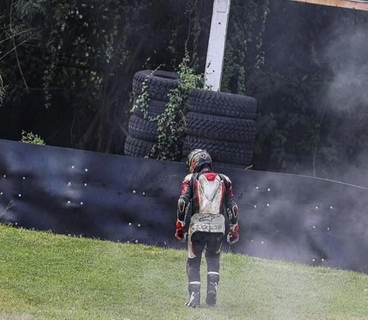 จอนนี่ อันวา เผยภาพนาทีระทึก! หลังเกิดอุบัติเหตุขณะแข่งมอเตอร์ไซค์