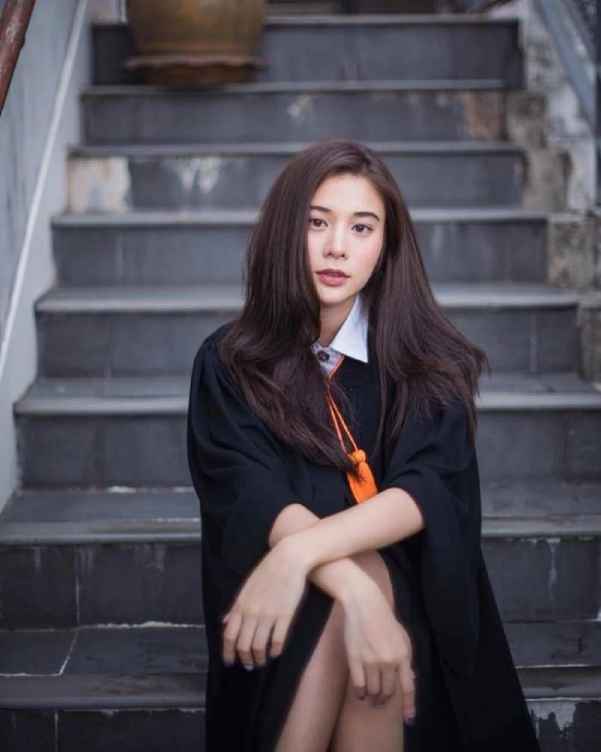 เก้า สุภัสสรา ในชุดครุยสวยสง่า ลั่นไม่ขอรับดอกไม้..เปลี่ยนเป็นทำบุญร่วมกัน