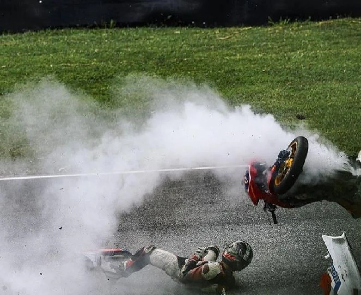 จอนนี่ อันวา เผยภาพนาทีระทึก! หลังเกิดอุบัติเหตุขณะแข่งมอเตอร์ไซค์