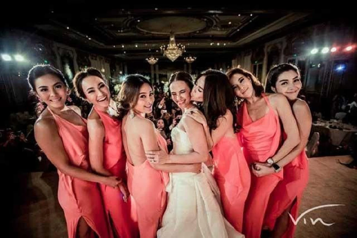 ไม่สนิทเหมือนเก่า! วันสำคัญของ เจนี่ ไร้เงา คริส หอวัง เป็นเพื่อนเจ้าสาว