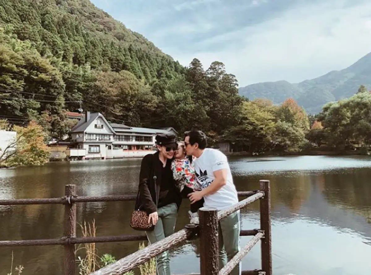 ชีวิตดี๊ดี! “แนน ปิยะดา” พา “น้องนาฬา” และสามีไฮโซ เที่ยวญี่ปุ่นอย่างอบอุ่น