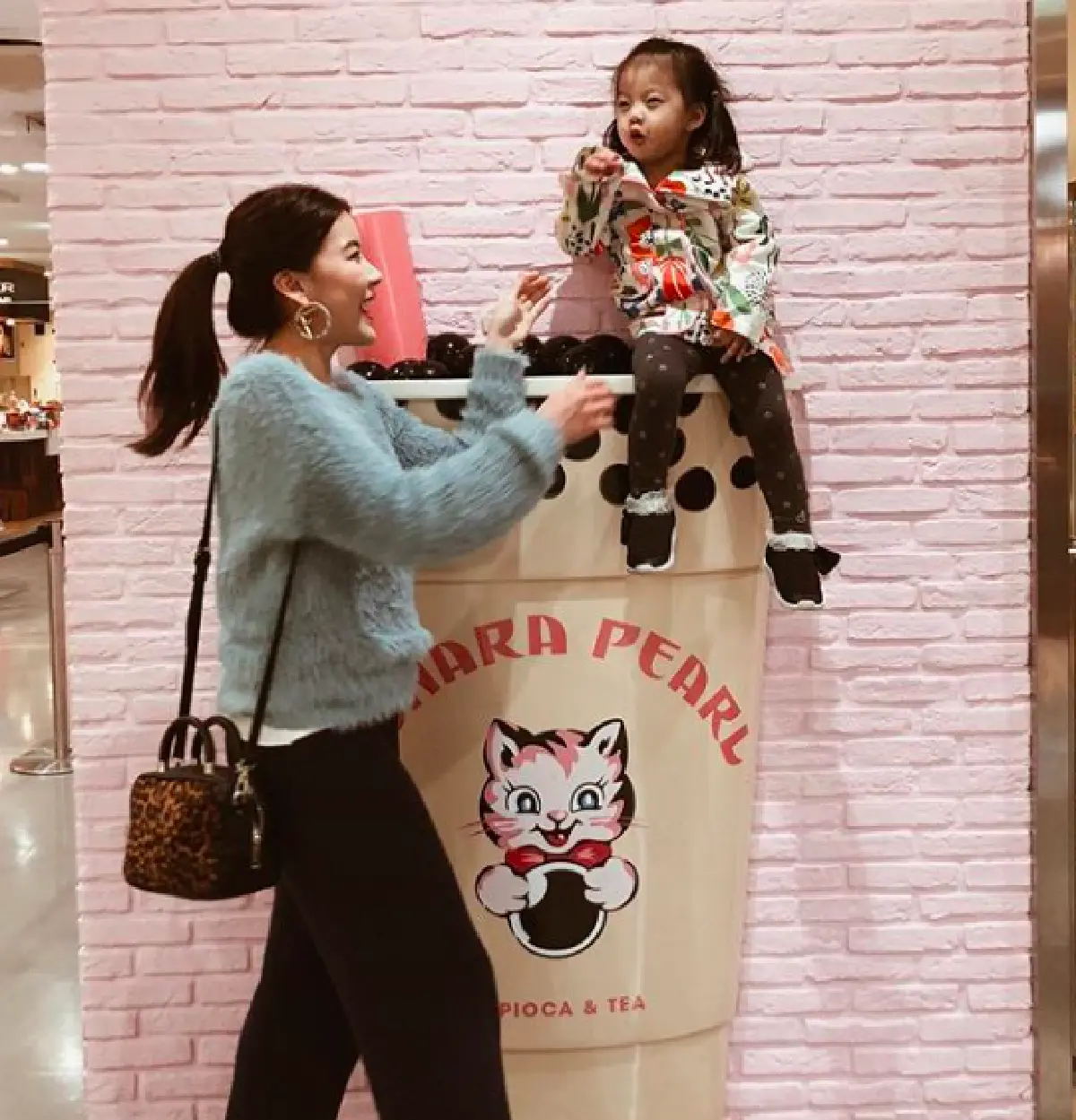 ชีวิตดี๊ดี! “แนน ปิยะดา” พา “น้องนาฬา” และสามีไฮโซ เที่ยวญี่ปุ่นอย่างอบอุ่น