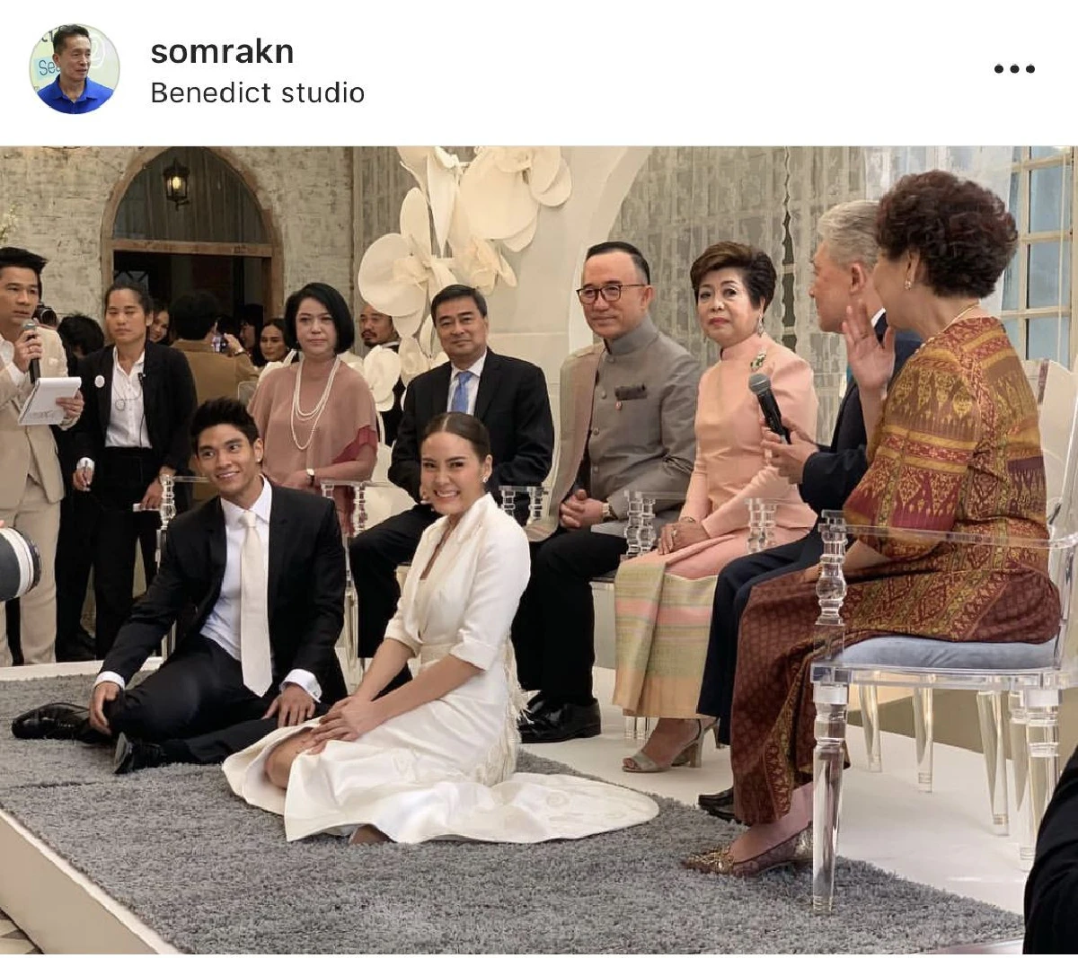 วันนี้ก็มาถึง! “เจนี่-มิกกี้” ควงคู่ทำพิธีสงฆ์ในชุดแต่งงานสุดเรียบหรู