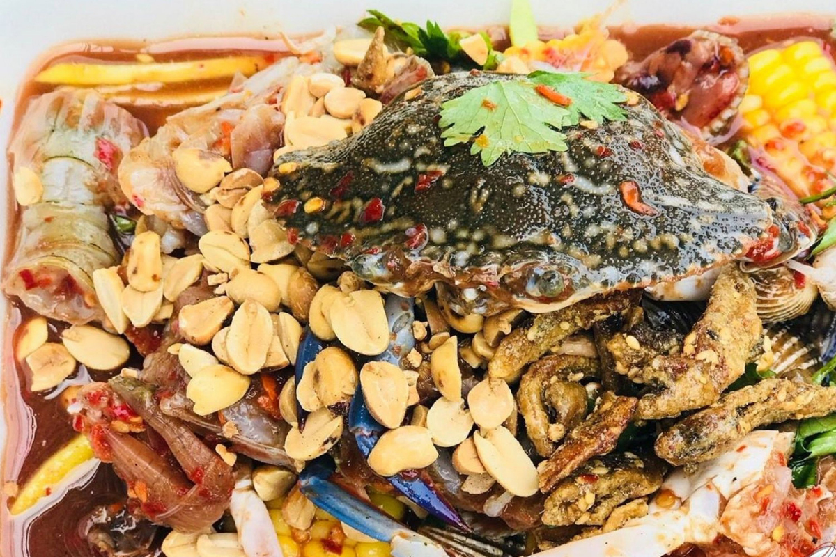 ยำมะม่วงรสเด็ด @ ร้านยำล้าน 8 แซ่บลืมผัว ยำมะม่วงรสเด็ด @ ร้านยำล้าน 8 แซ่บลืมผัว