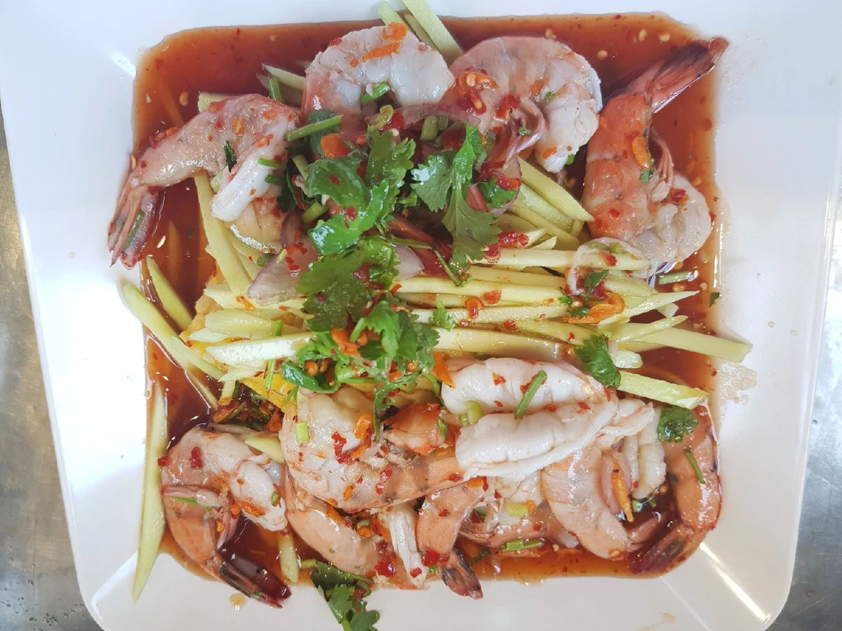 ยำมะม่วงรสเด็ด  @ ร้านยำล้าน 8 แซ่บลืมผัว