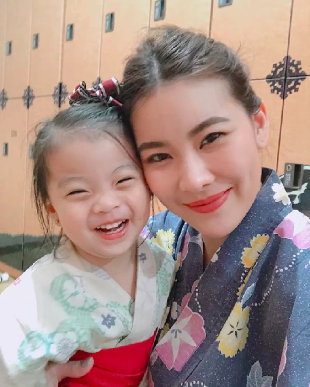 ชีวิตดี๊ดี! “แนน ปิยะดา” พา “น้องนาฬา” และสามีไฮโซ เที่ยวญี่ปุ่นอย่างอบอุ่น