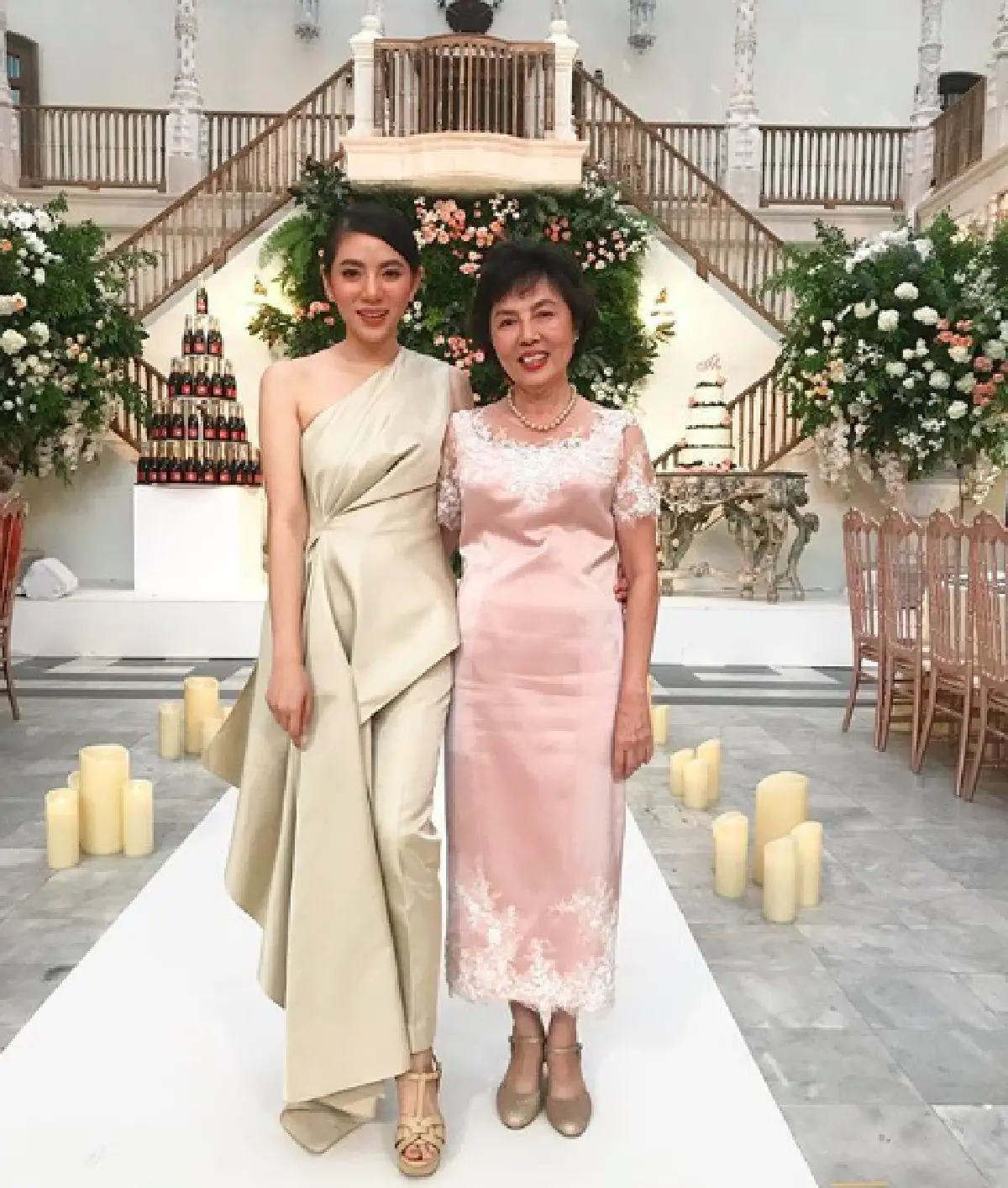 ส่องภาพ 2 สาวคนสำคัญ “น้องแจน-แม่ชไมพร” ผู้อยู่เคียงข้างเจ้าสาวคนสวย “เจนี่”