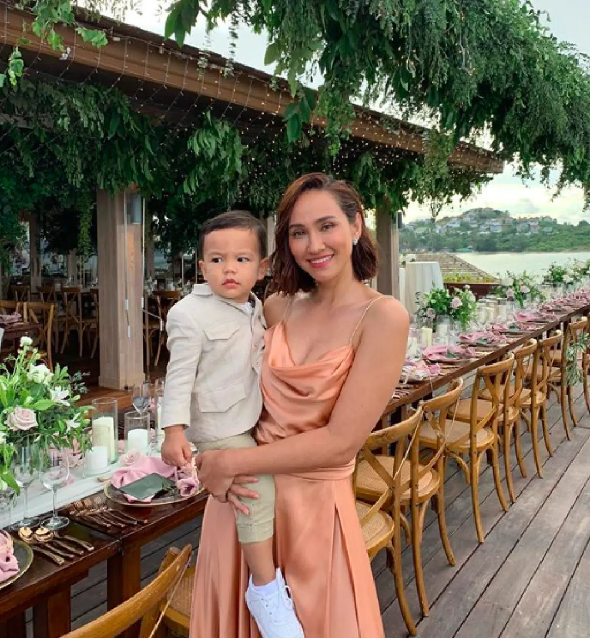 “เจนี่-มิกกี้” ทุ่มเงินปิดเกาะโรงแรมหรู ฉลองปาร์ตี้แต่งงานสุดโรแมนติก