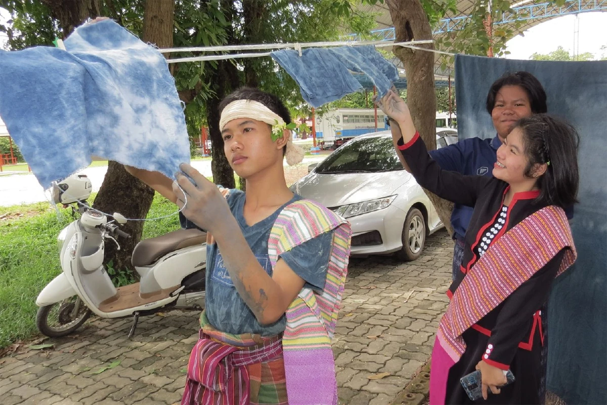 เรียนรู้เพื่อสืบทอด ผ้ามัดย้อมครามแห่งเต่างอย