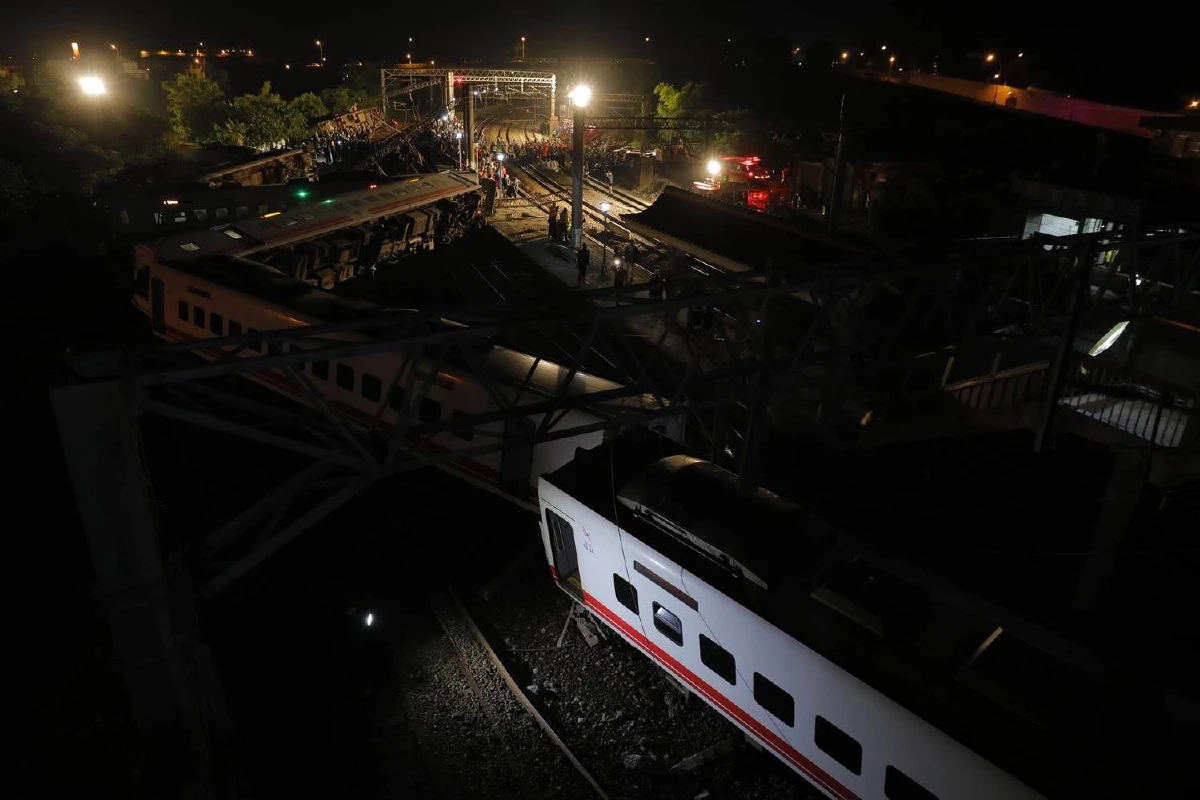 รถไฟด่วนตกรางในไต้หวันดับแล้ว17รายเจ็บนับร้อย