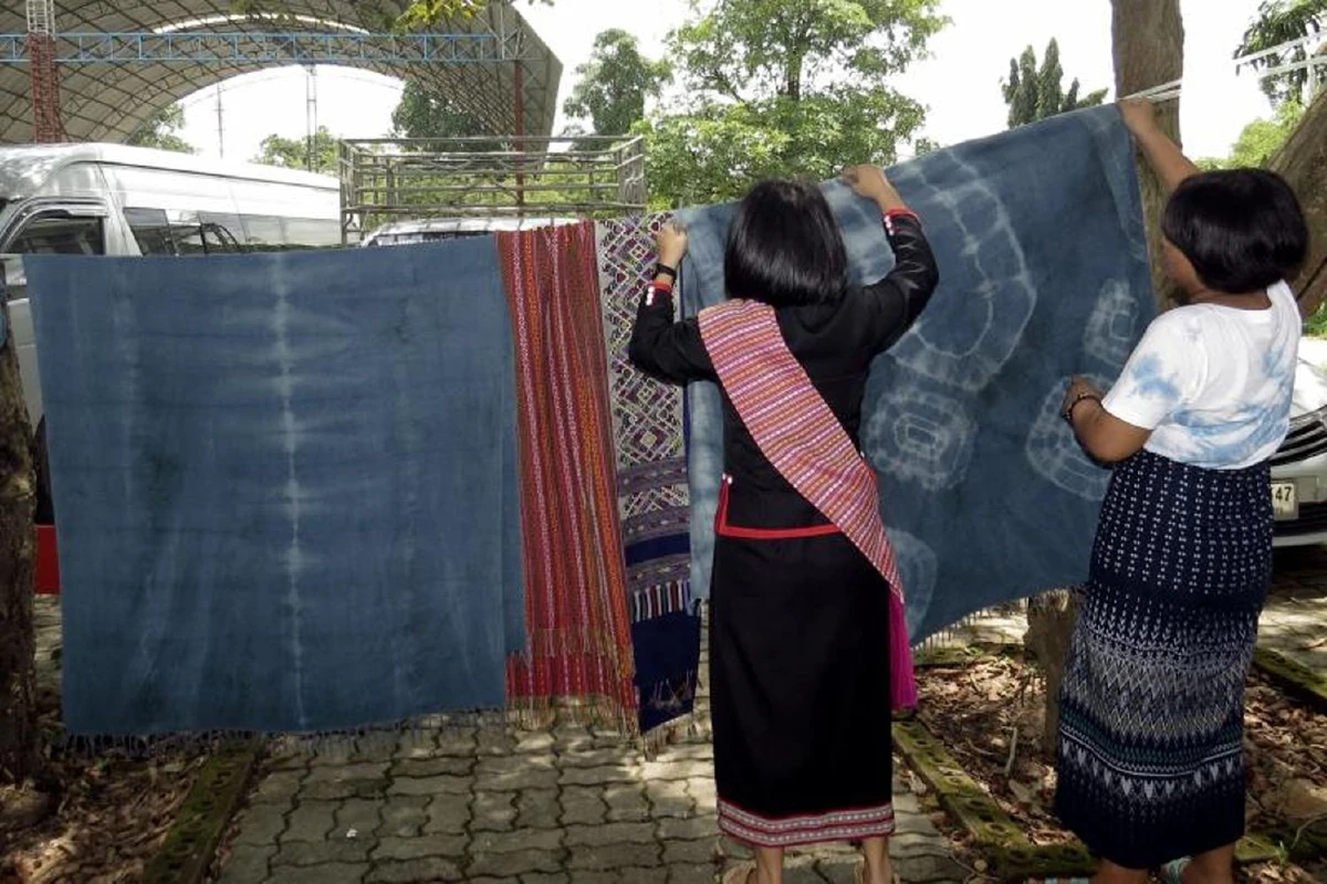 เรียนรู้เพื่อสืบทอด ผ้ามัดย้อมครามแห่งเต่างอย