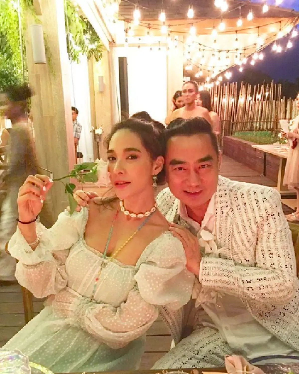 เริ่ดหรูสมการรอคอย! ส่องภาพ “เจนี่-มิกกี้” กับงานฉลองปาร์ตี้แต่งงานสุดโรแมนติกในยามค่ำคืน