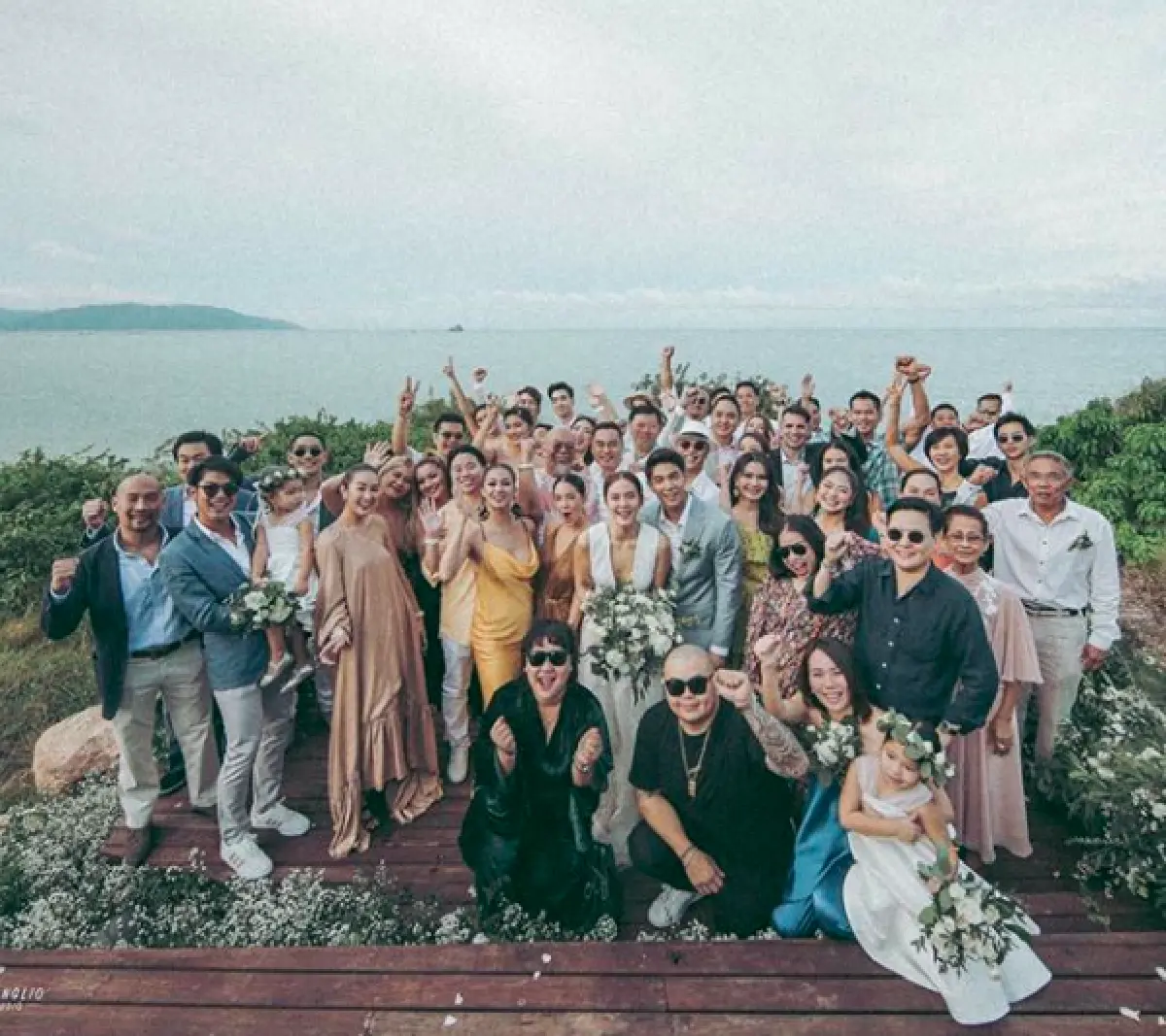 งานวิวาห์แห่งปี! เก็บตกภาพเหล่าคนดังบินข้ามน้ำไปเกาะสมุย ร่วมฉลองงานแต่งงาน “เจนี่-มิกกี้”