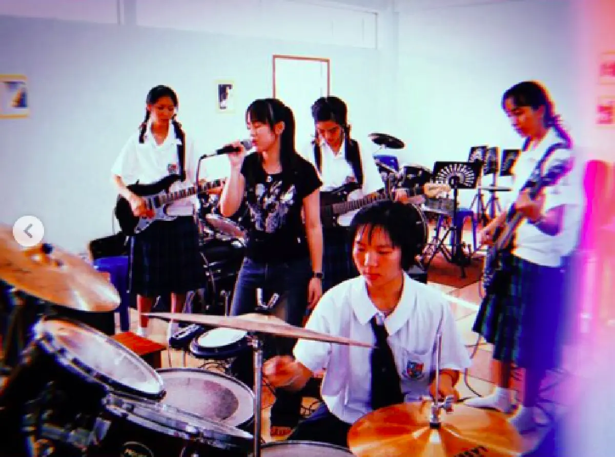 “ปราง” โชว์ภาพสมัยมัธยมต้นก่อนเป็นนักแสดง เคยเป็นมือกีตาร์มาก่อน!