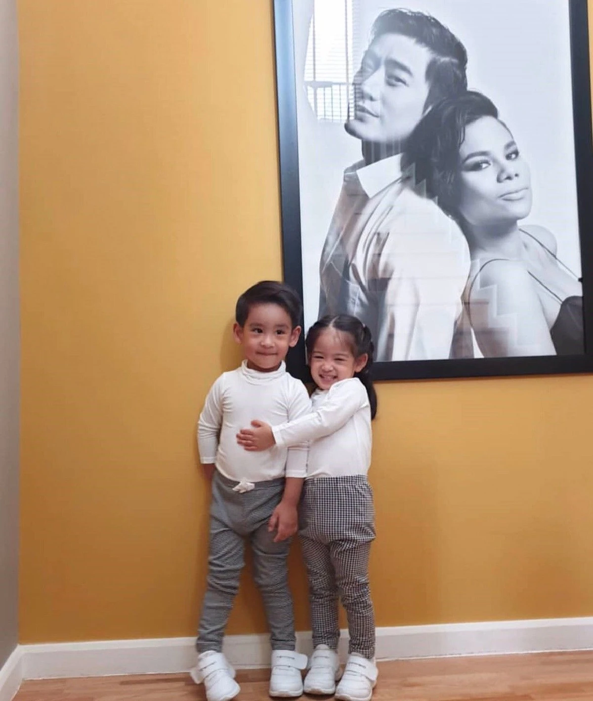 10 ภาพ น้องอลิน-อลัน สองพี่น้องยิ่งโตยิ่งน่ารักน่าเอ็นดูที่สุด