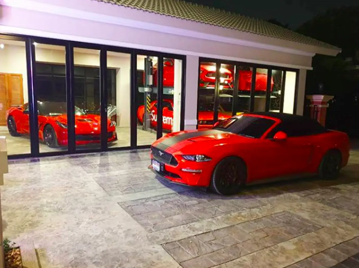 ”ดีเจเพชรจ้า” ยอมทุบโรงเก็บรถ เพื่อทำห้องกระจกเก็บรถเข็นให้ “น้องไทก้า”