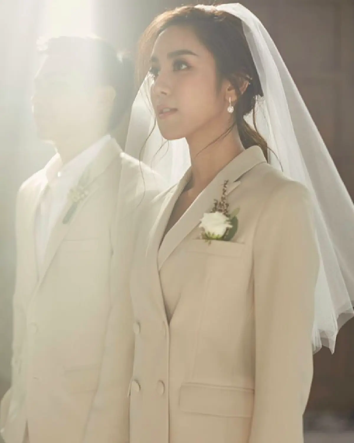 “ขนมจีน” ควงว่าที่เจ้าบ่าว “ไฮโซเคน” ถ่ายภาพพรีเวดดิ้งในแบบมินิมอลสุดเท่